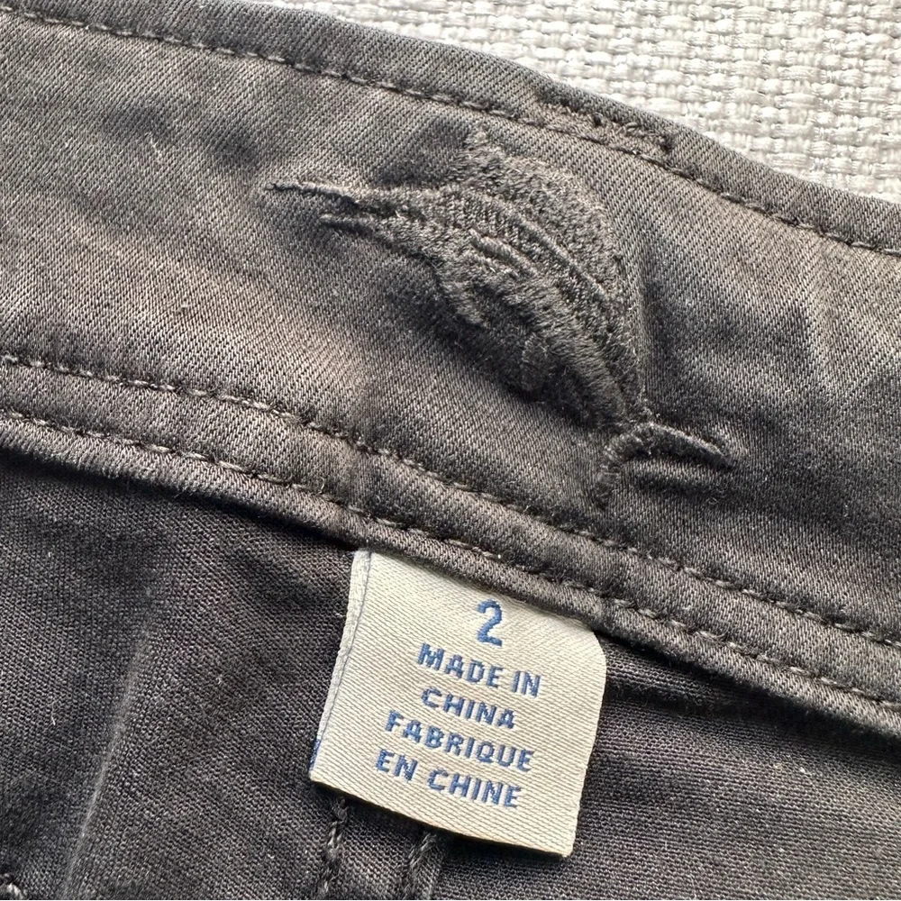 Tommy Bahama Black Denim Clam Digger Shorts Pants, Size 2